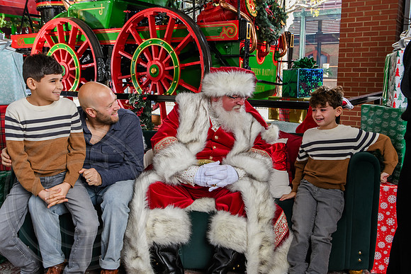 RKPhoto-2025-TheCharlestonSanta-Nov29-0569