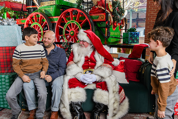 RKPhoto-2025-TheCharlestonSanta-Nov29-0570