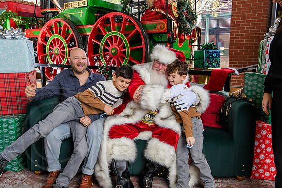 RKPhoto-2025-TheCharlestonSanta-Nov29-0571