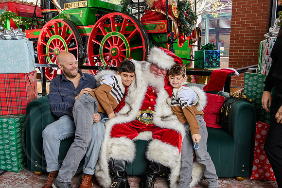 RKPhoto-2025-TheCharlestonSanta-Nov29-0572