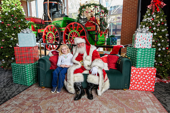 RKPhoto-2025-TheCharlestonSanta-Nov29-0579