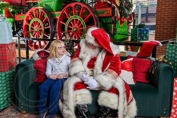 RKPhoto-2025-TheCharlestonSanta-Nov29-0580