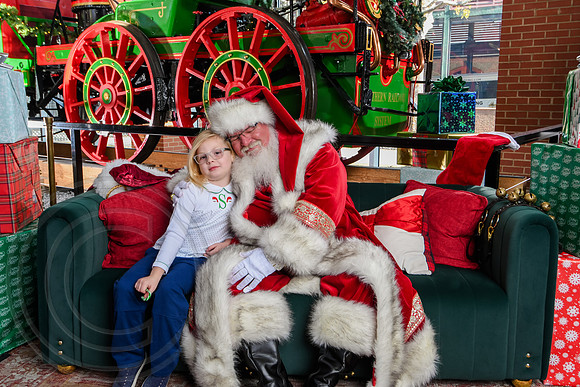RKPhoto-2025-TheCharlestonSanta-Nov29-0581