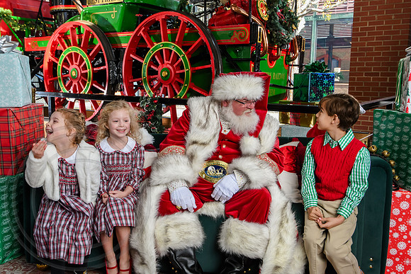 RKPhoto-2025-TheCharlestonSanta-Nov29-0586