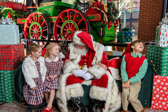 RKPhoto-2025-TheCharlestonSanta-Nov29-0587