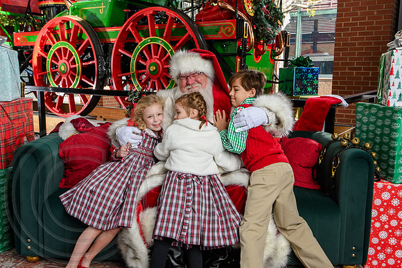 RKPhoto-2025-TheCharlestonSanta-Nov29-0591