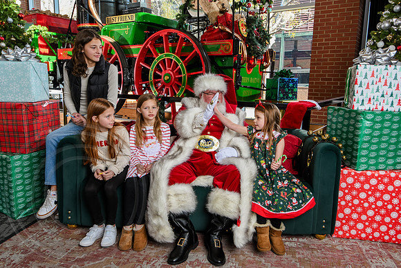 RKPhoto-2025-TheCharlestonSanta-Nov29-0608