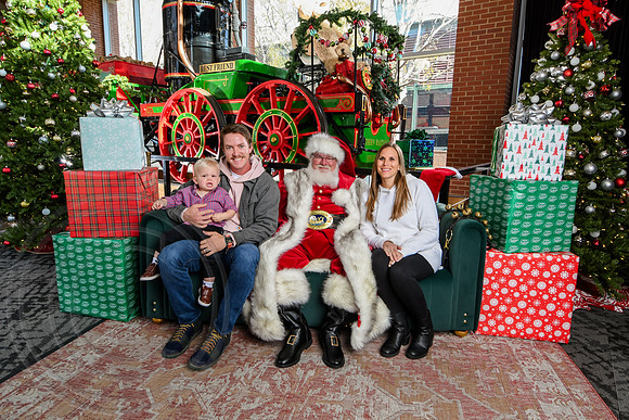 RKPhoto-2025-TheCharlestonSanta-Nov29-0611