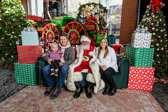 RKPhoto-2025-TheCharlestonSanta-Nov29-0612