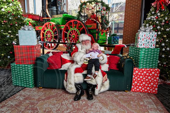 RKPhoto-2025-TheCharlestonSanta-Nov29-0613