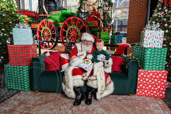 RKPhoto-2025-TheCharlestonSanta-Nov29-0617