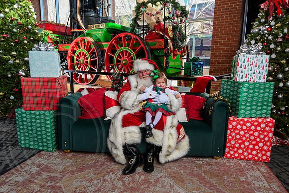 RKPhoto-2025-TheCharlestonSanta-Nov29-0618