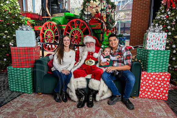 RKPhoto-2025-TheCharlestonSanta-Nov29-0620