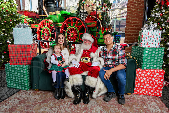 RKPhoto-2025-TheCharlestonSanta-Nov29-0621