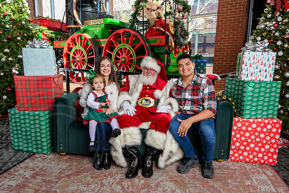 RKPhoto-2025-TheCharlestonSanta-Nov29-0622