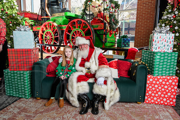 RKPhoto-2025-TheCharlestonSanta-Nov29-0631