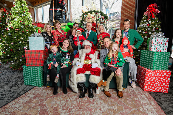 RKPhoto-2025-TheCharlestonSanta-Nov29-0634