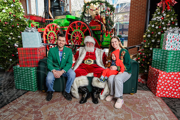 RKPhoto-2025-TheCharlestonSanta-Nov29-0636