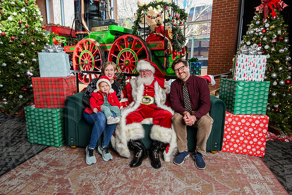 RKPhoto-2025-TheCharlestonSanta-Nov29-0637