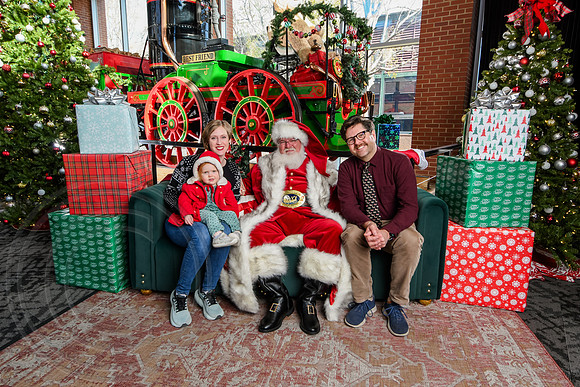 RKPhoto-2025-TheCharlestonSanta-Nov29-0638