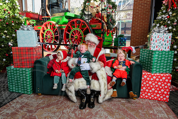 RKPhoto-2025-TheCharlestonSanta-Nov29-0642