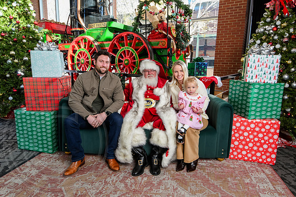 RKPhoto-2025-TheCharlestonSanta-Nov29-0644