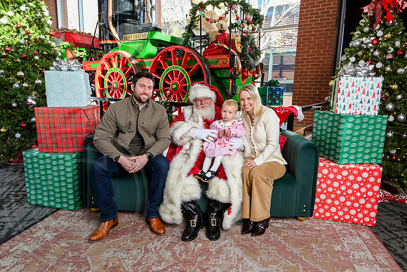 RKPhoto-2025-TheCharlestonSanta-Nov29-0645