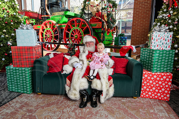 RKPhoto-2025-TheCharlestonSanta-Nov29-0646
