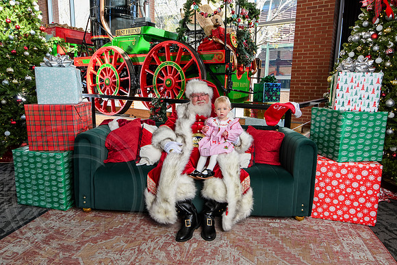 RKPhoto-2025-TheCharlestonSanta-Nov29-0647