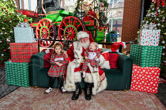 RKPhoto-2025-TheCharlestonSanta-Nov29-0650