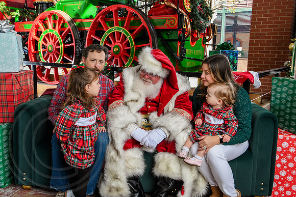 RKPhoto-2025-TheCharlestonSanta-Nov29-0653