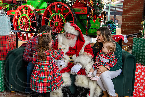 RKPhoto-2025-TheCharlestonSanta-Nov29-0654