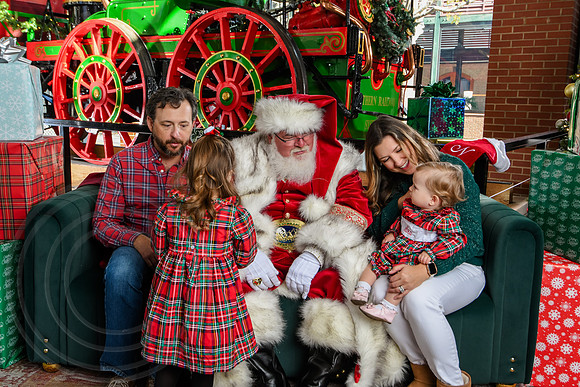 RKPhoto-2025-TheCharlestonSanta-Nov29-0655