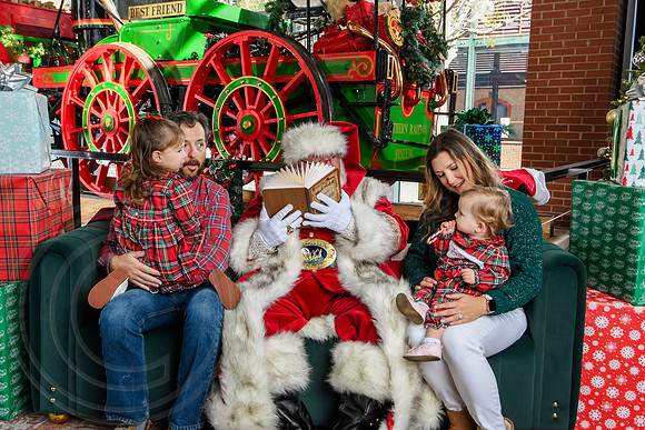 RKPhoto-2025-TheCharlestonSanta-Nov29-0656