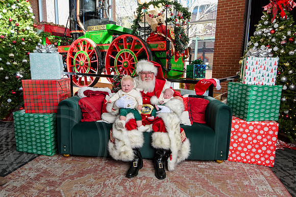 RKPhoto-2025-TheCharlestonSanta-Nov29-0657