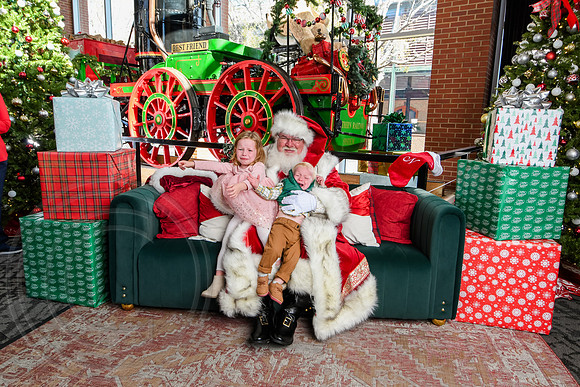 RKPhoto-2025-TheCharlestonSanta-Nov29-0660