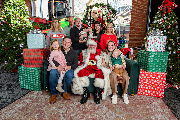RKPhoto-2025-TheCharlestonSanta-Nov29-0663