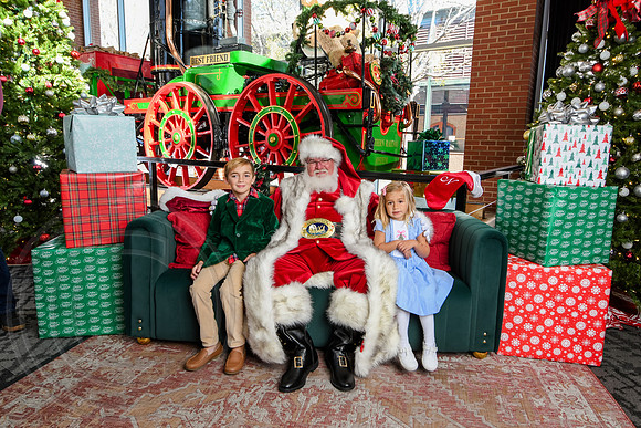 RKPhoto-2025-TheCharlestonSanta-Nov29-0672