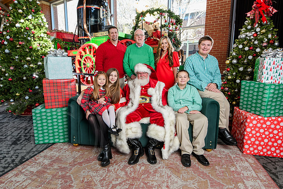 RKPhoto-2025-TheCharlestonSanta-Nov29-0683