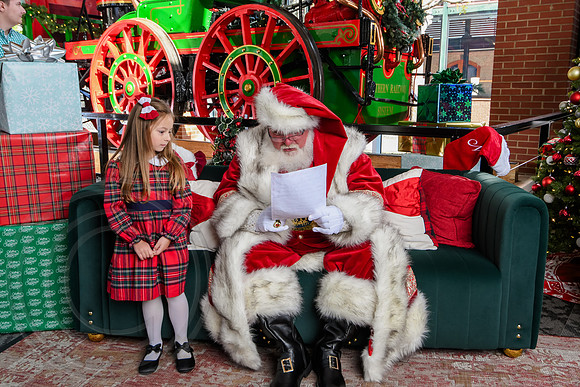 RKPhoto-2025-TheCharlestonSanta-Nov29-0684