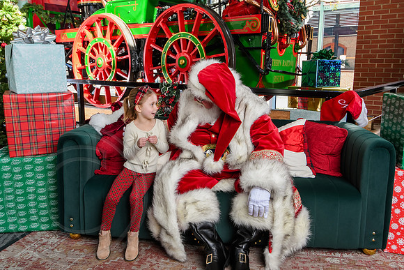 RKPhoto-2025-TheCharlestonSanta-Nov29-0686