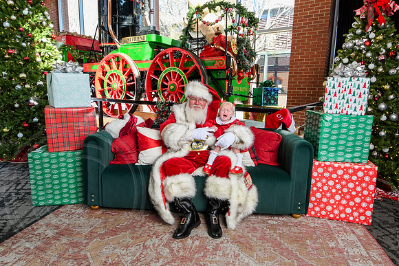RKPhoto-2025-TheCharlestonSanta-Nov29-0694