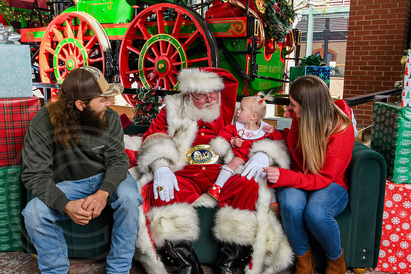 RKPhoto-2025-TheCharlestonSanta-Nov29-0697