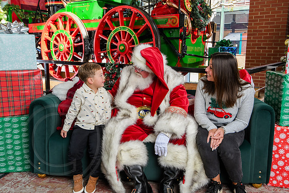 RKPhoto-2025-TheCharlestonSanta-Nov29-0700