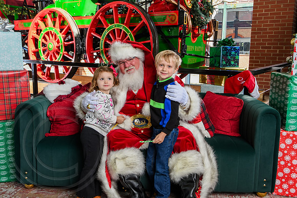 RKPhoto-2025-TheCharlestonSanta-Nov29-0706
