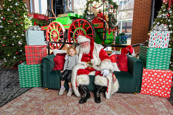 RKPhoto-2025-TheCharlestonSanta-Nov29-0708