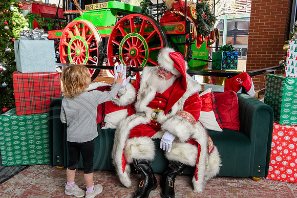 RKPhoto-2025-TheCharlestonSanta-Nov29-0710