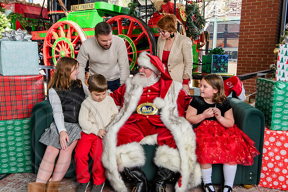 RKPhoto-2025-TheCharlestonSanta-Nov29-0715