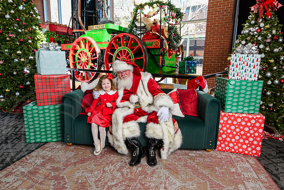 RKPhoto-2025-TheCharlestonSanta-Nov29-0717