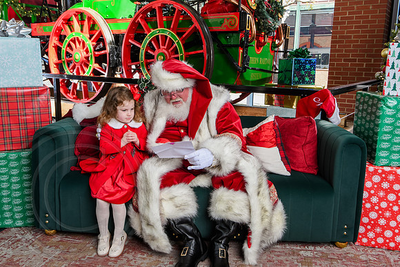 RKPhoto-2025-TheCharlestonSanta-Nov29-0719